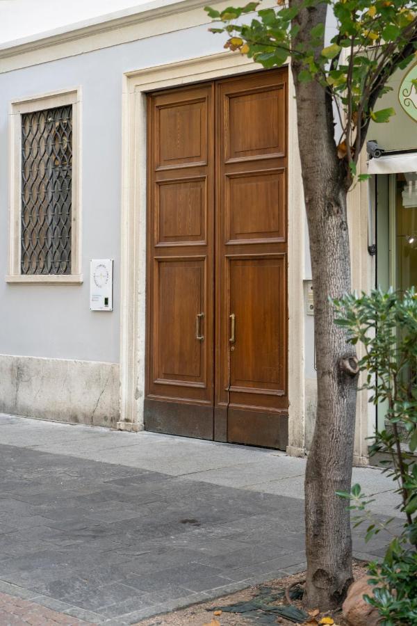 Varese Suites Екстер'єр фото
